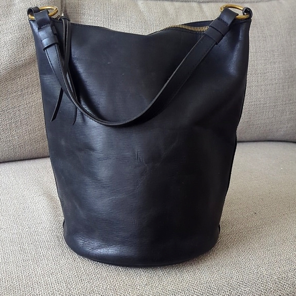 Madewell Leather O-Ring Bucket Bag with Zipper